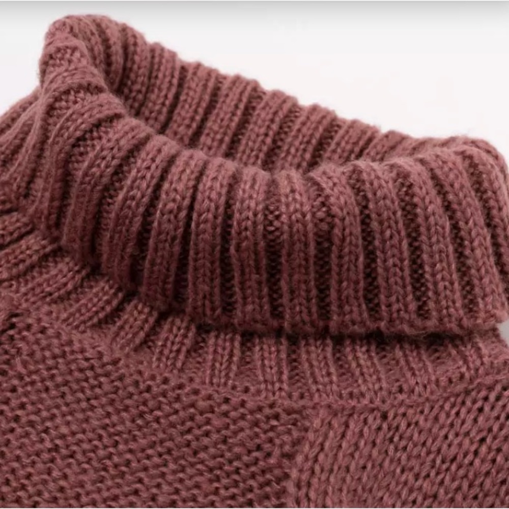 Oversized Knit Cable Turtleneck Sweater - Picture 5 of 7